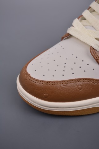 Nike SB Dunk Low view 6