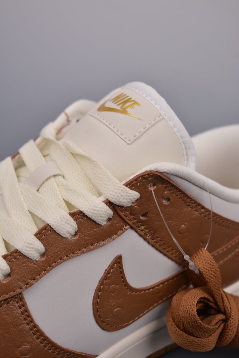 Nike SB Dunk Low view