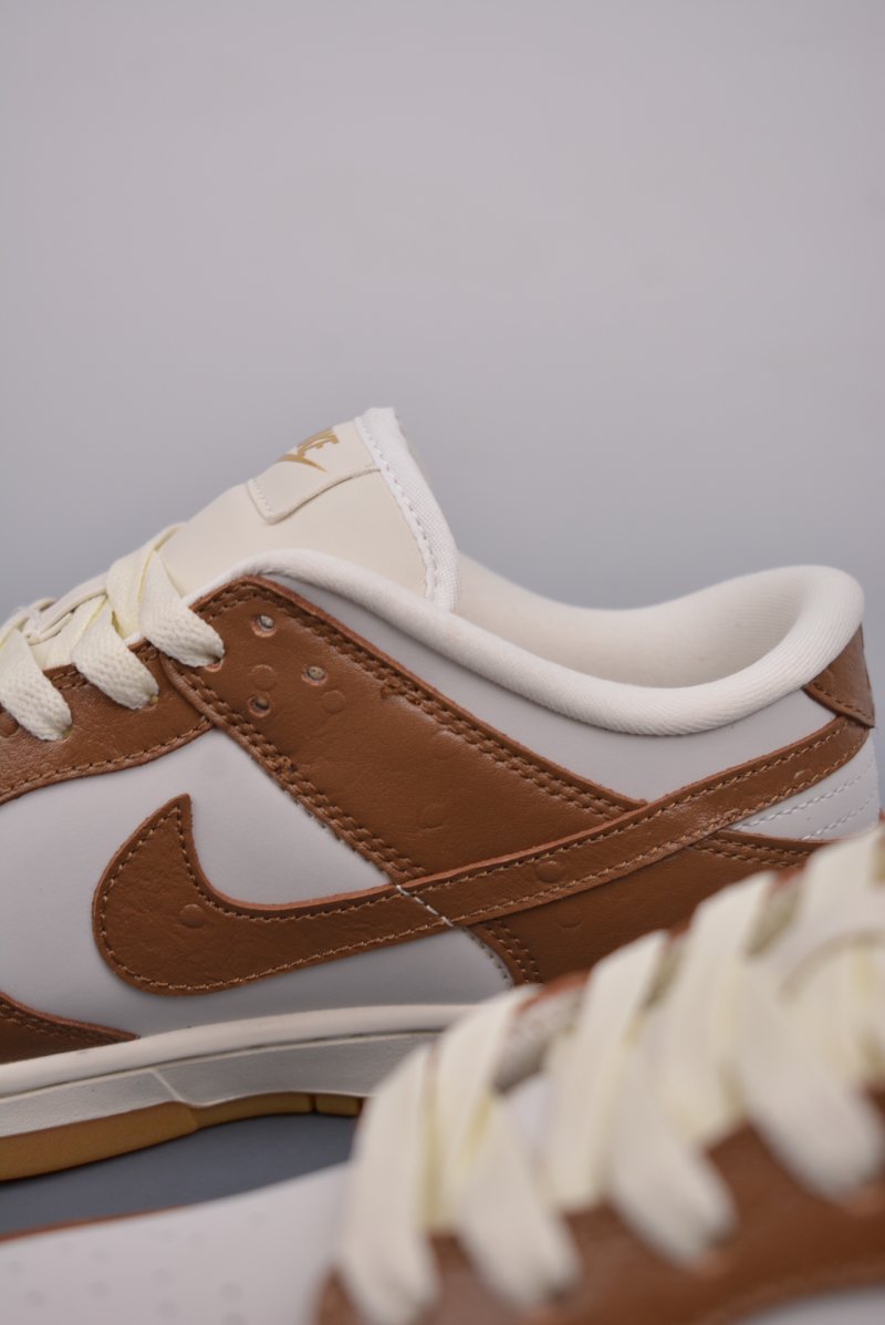 Nike SB Dunk Low view