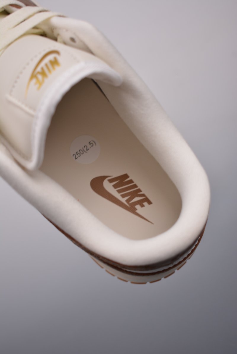 Nike SB Dunk Low view