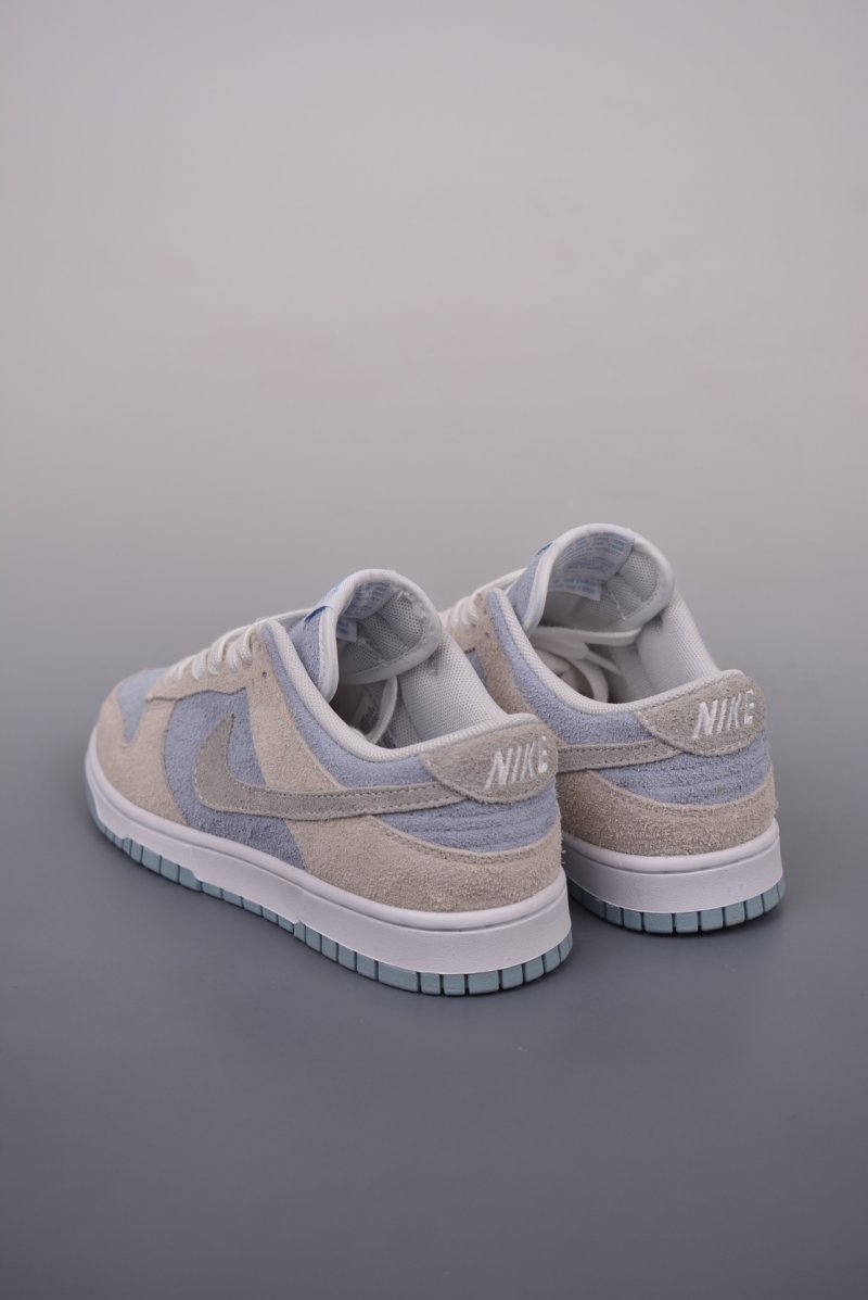 Nike SB Dunk Low view