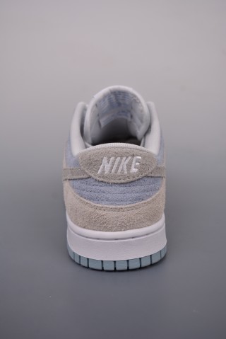 Nike SB Dunk Low view 4