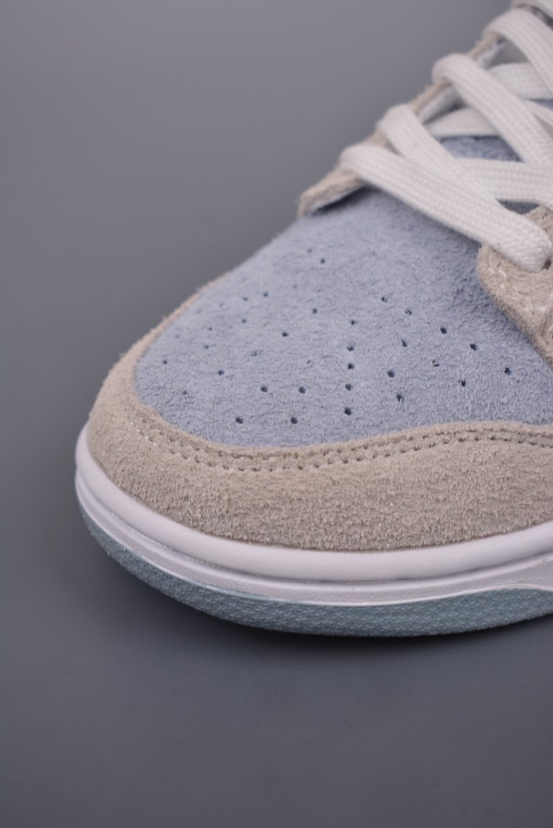 Nike SB Dunk Low view