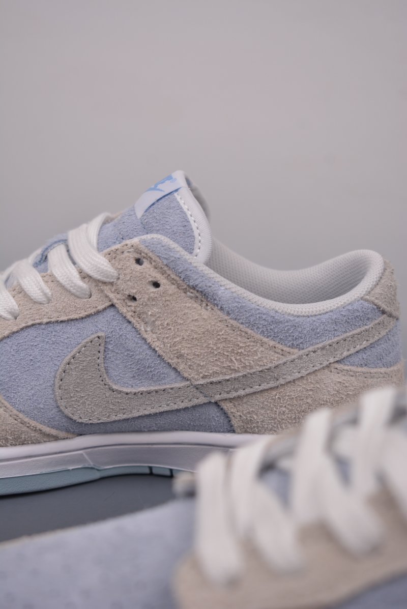 Nike SB Dunk Low view