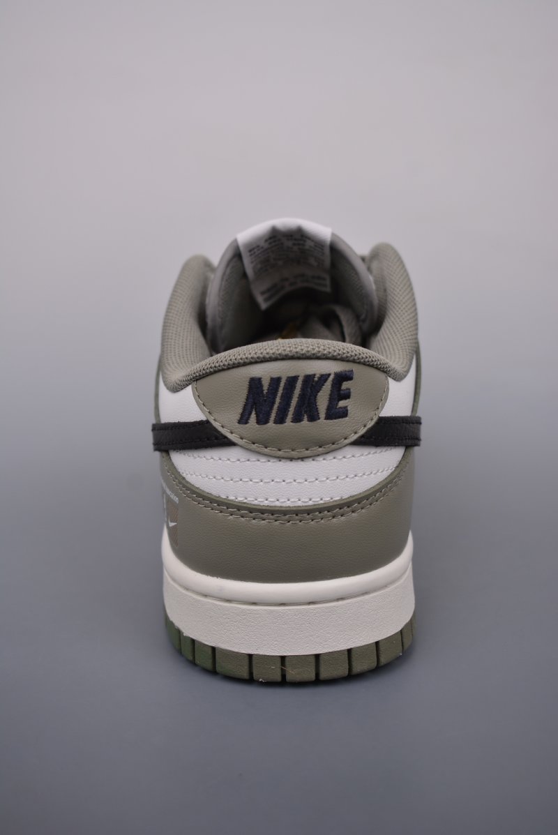 Nike SB Dunk Low view