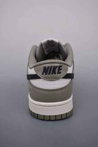 Nike SB Dunk Low view 4