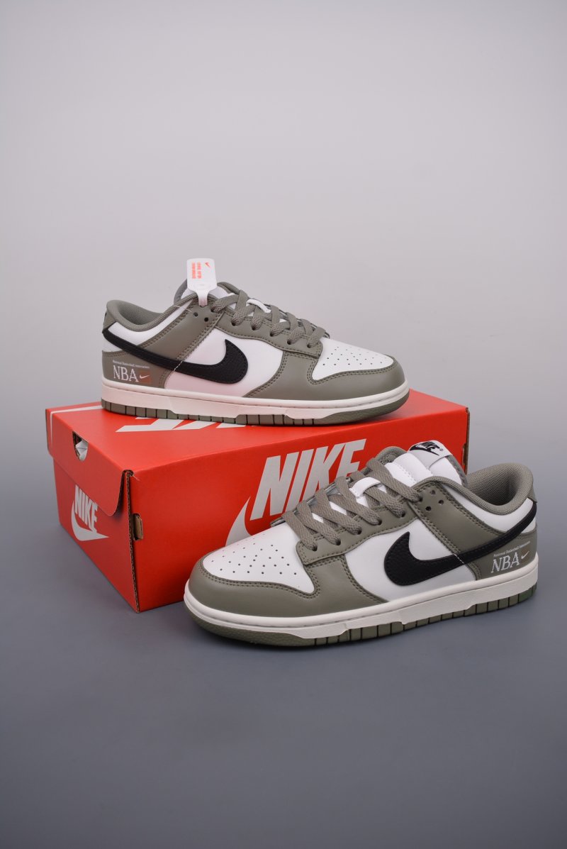 Nike SB Dunk Low view