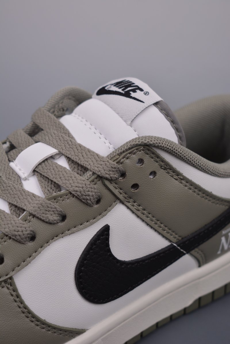 Nike SB Dunk Low view