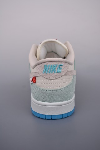 Nike SB Dunk Low view 4