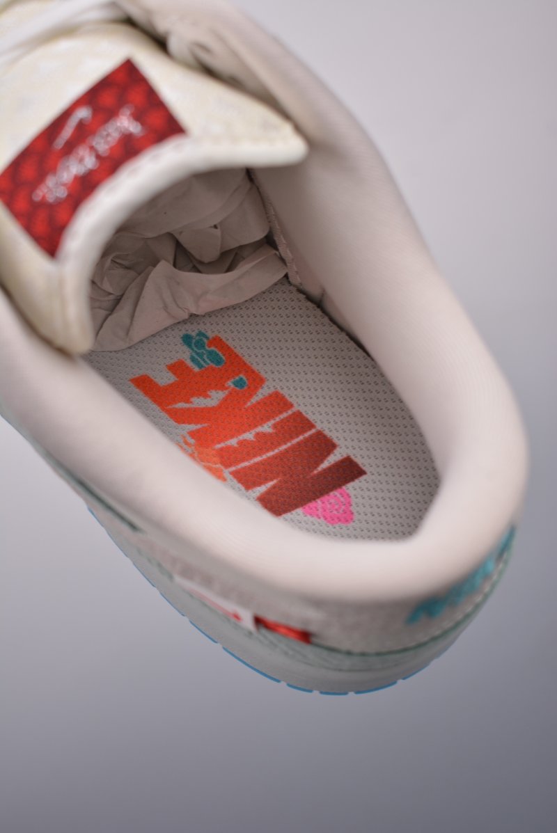 Nike SB Dunk Low view