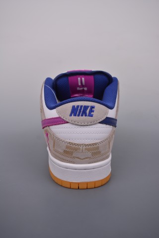 Nike SB Dunk Low view 4