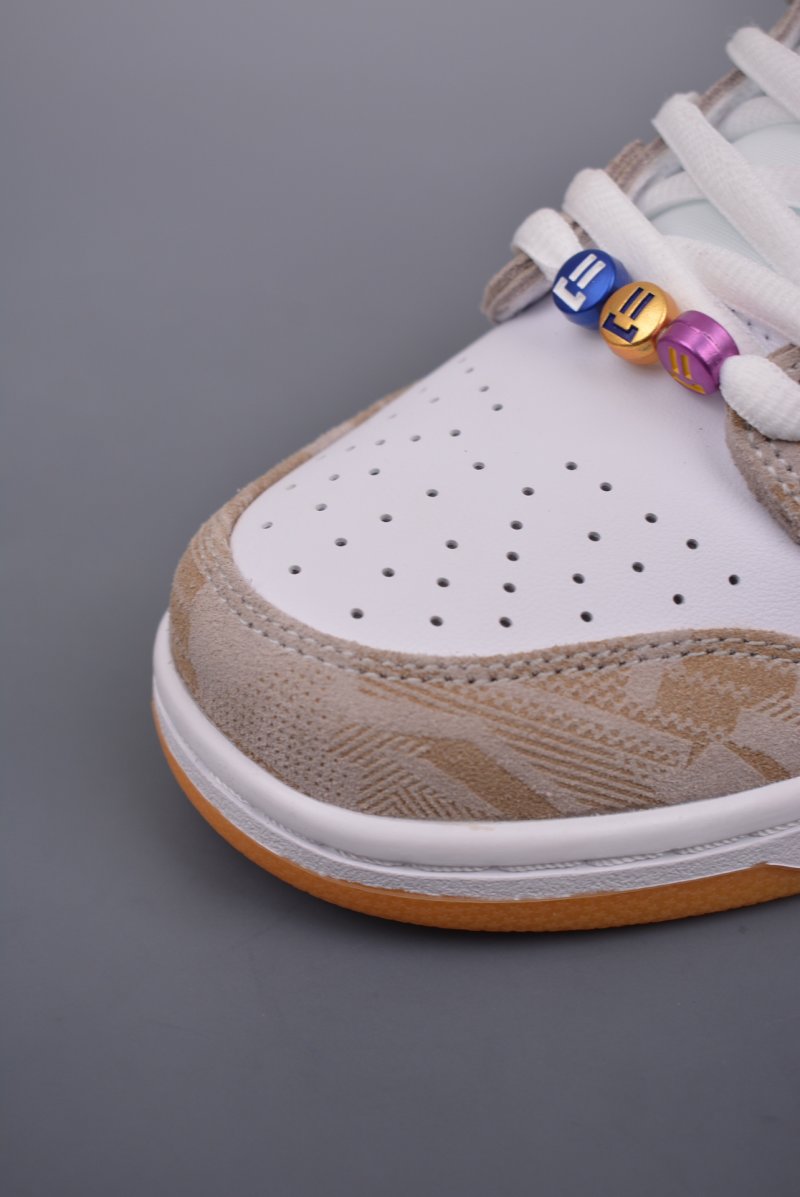 Nike SB Dunk Low view