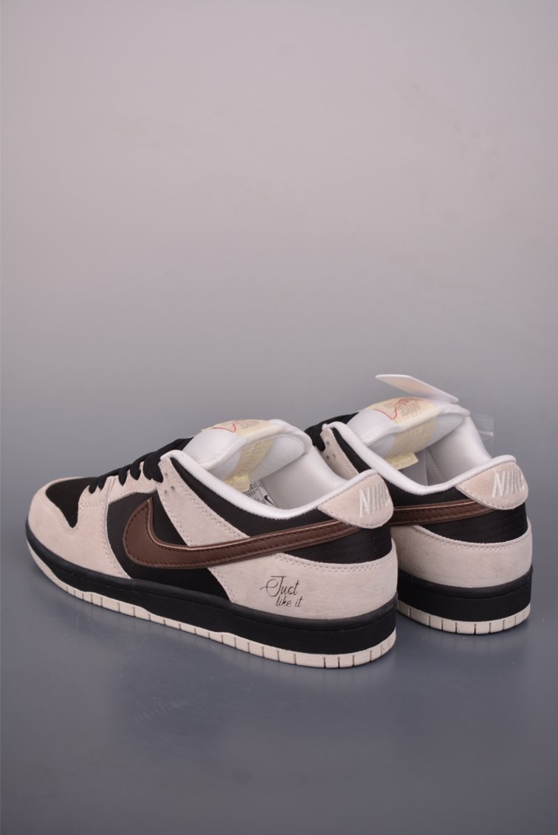 Nike SB Dunk Low view