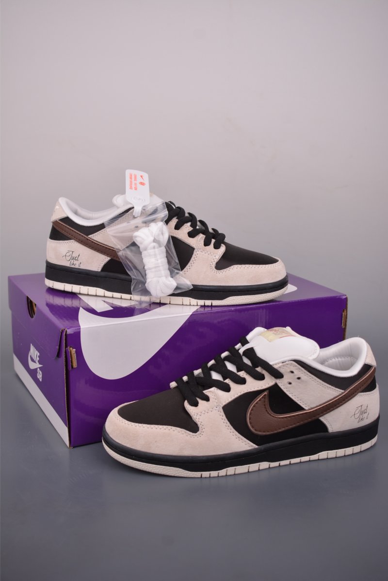 Nike SB Dunk Low view