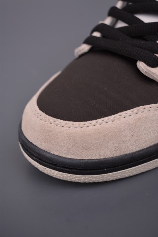 Nike SB Dunk Low view 6