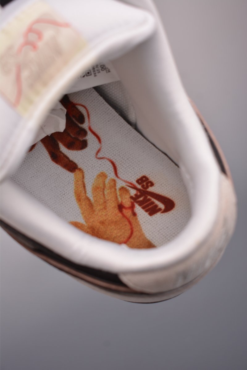 Nike SB Dunk Low view