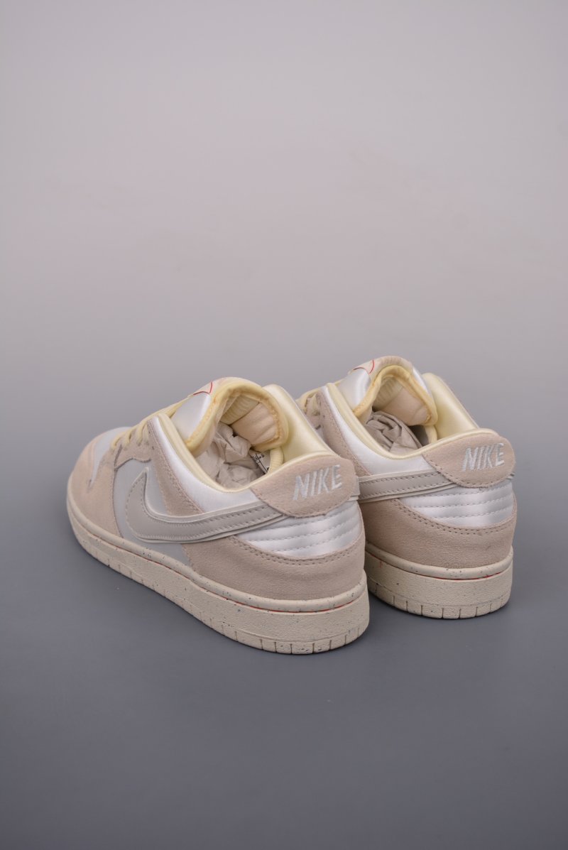 Nike SB Dunk Low view