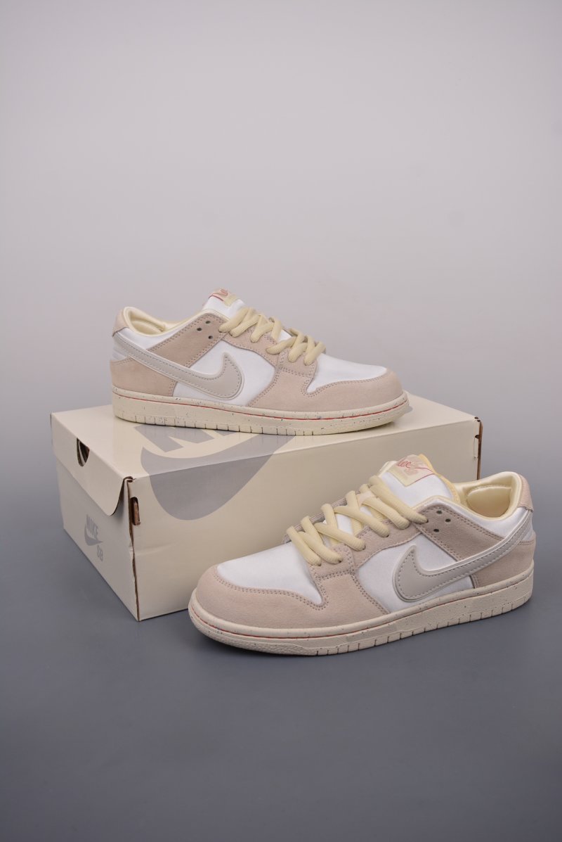 Nike SB Dunk Low view