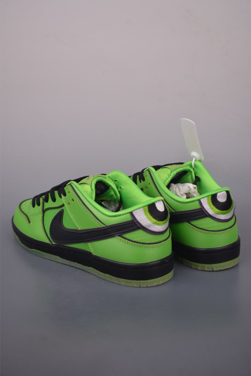 Nike SB Dunk Low view