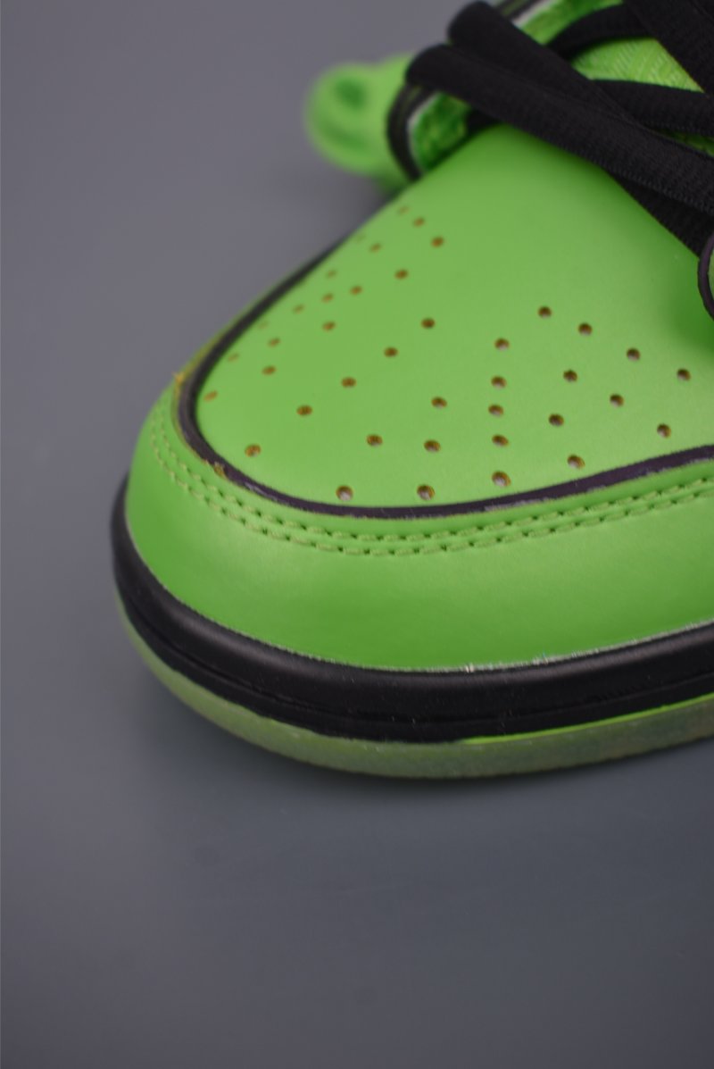 Nike SB Dunk Low view