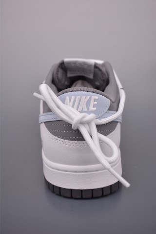 Nike SB Dunk Low view 4