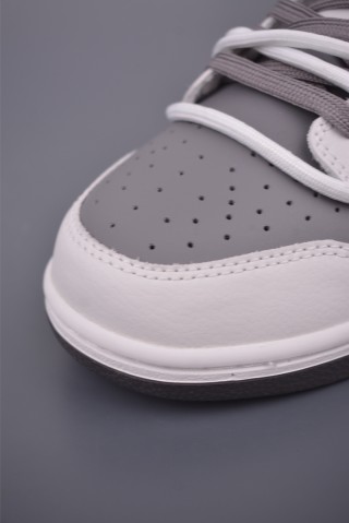 Nike SB Dunk Low view 6