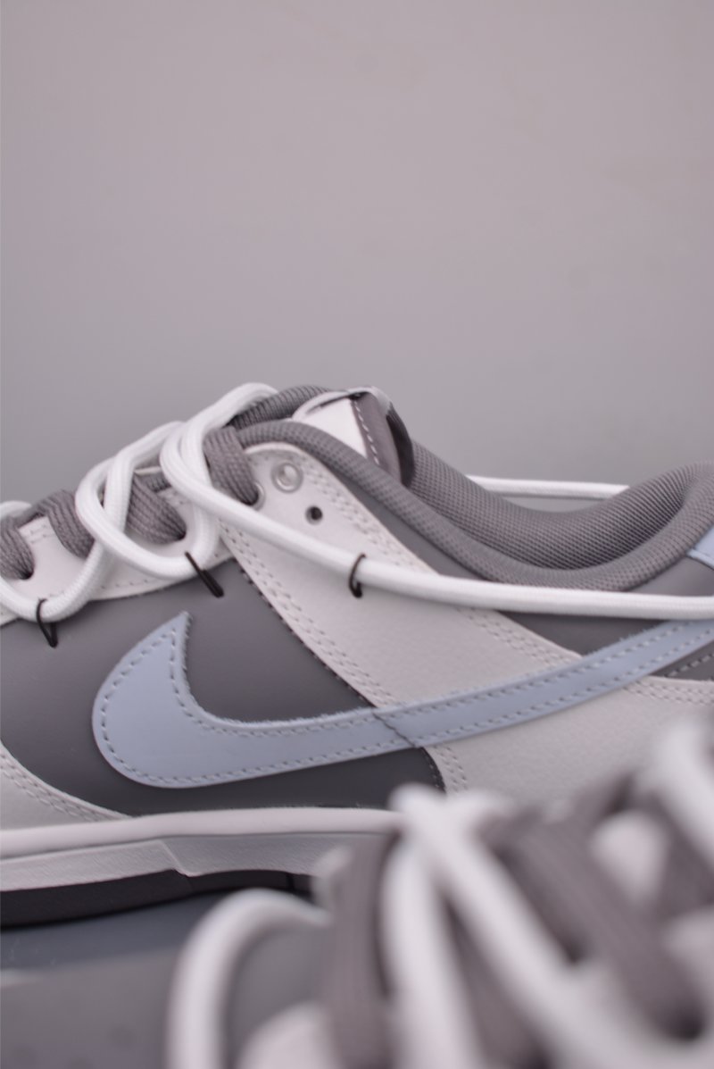 Nike SB Dunk Low view