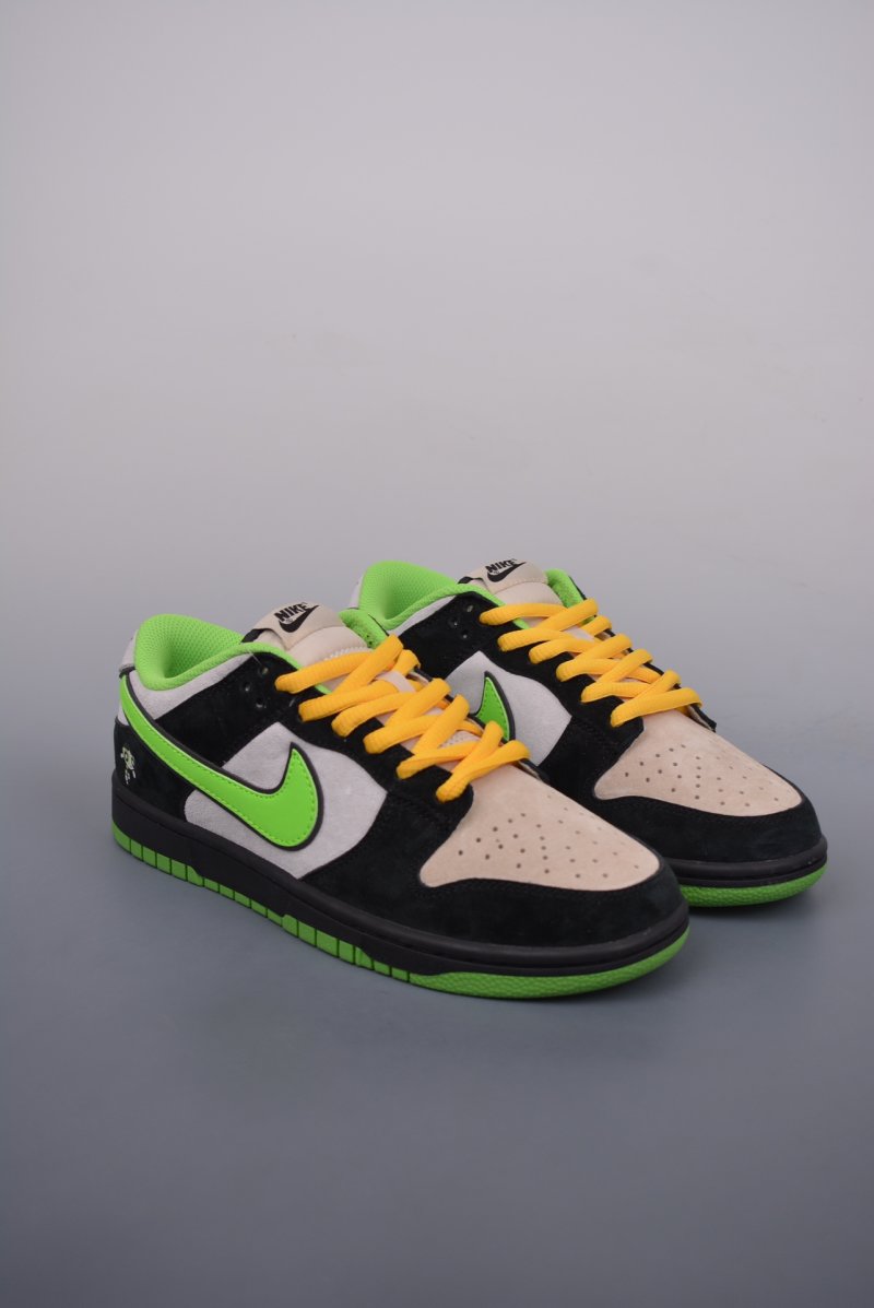 Nike SB Dunk Low