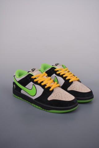 Nike SB Dunk Low view 1