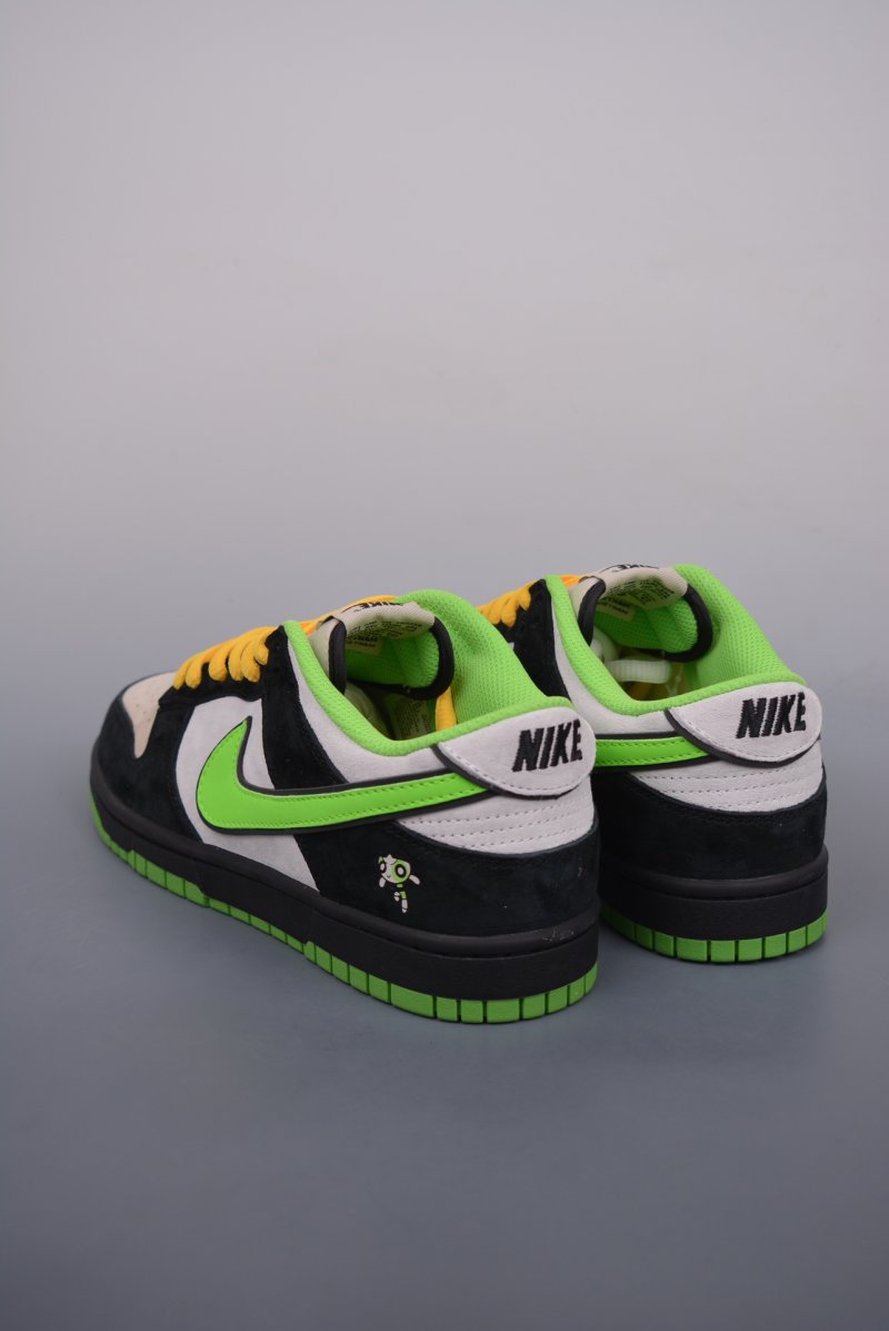 Nike SB Dunk Low view