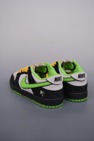 Nike SB Dunk Low view 2