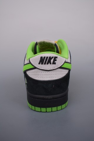 Nike SB Dunk Low view 4