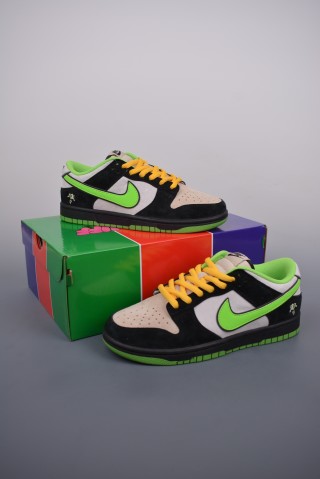 Nike SB Dunk Low view 5