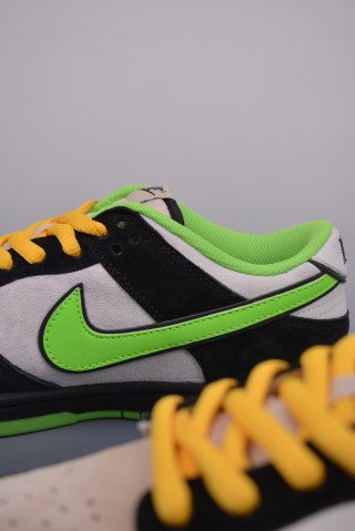 Nike SB Dunk Low view 8