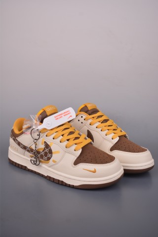 Nike SB Dunk Low 'Gucci' view 1
