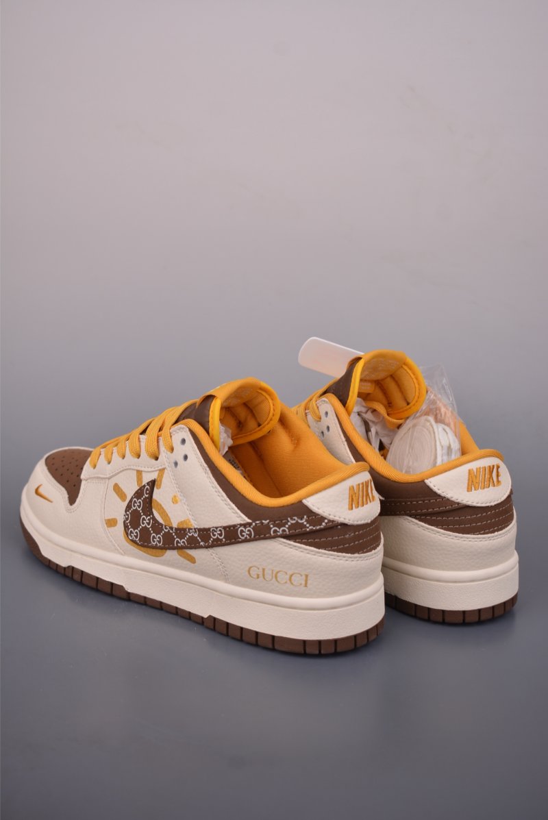 Nike SB Dunk Low 'Gucci' view