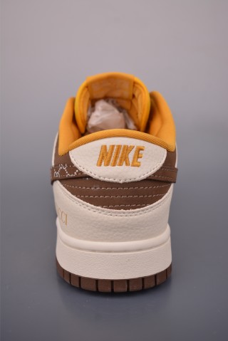Nike SB Dunk Low 'Gucci' view 4