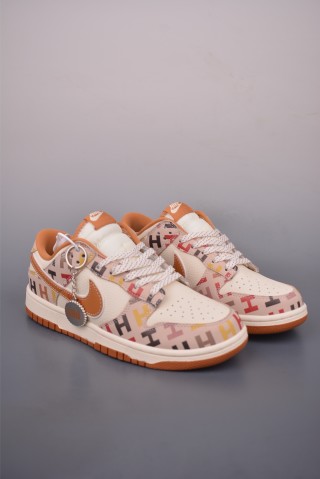 Nike SB Dunk Low 'Gucci' view 1