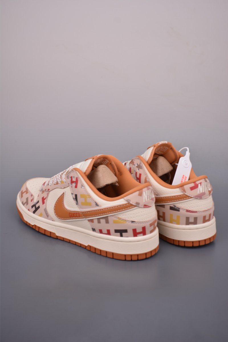 Nike SB Dunk Low 'Gucci' view