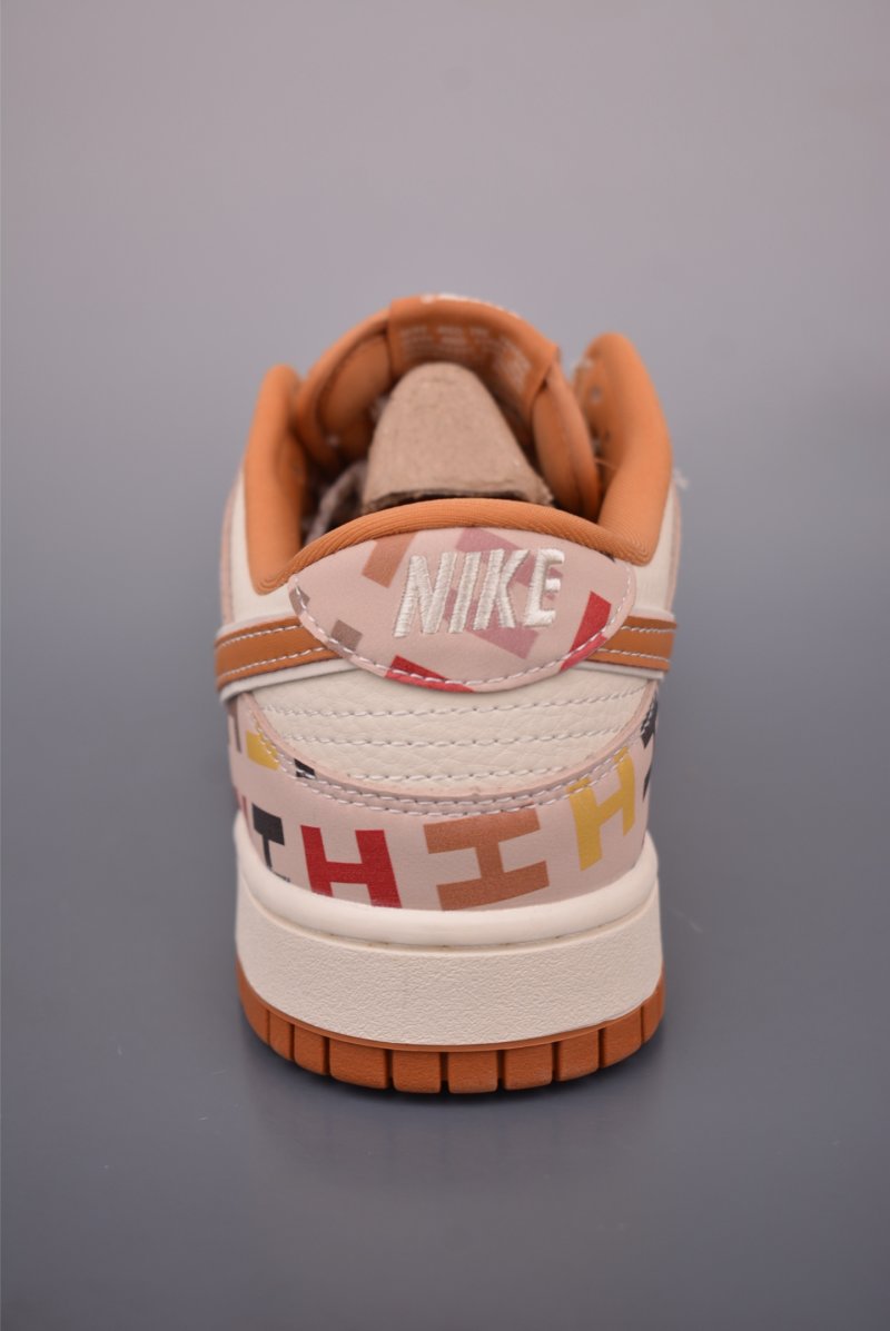 Nike SB Dunk Low 'Gucci' view