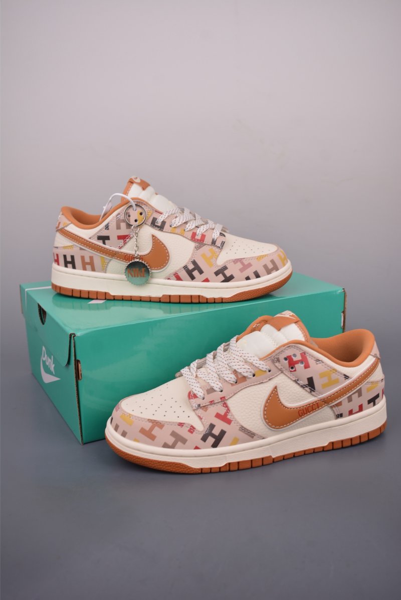 Nike SB Dunk Low 'Gucci' view
