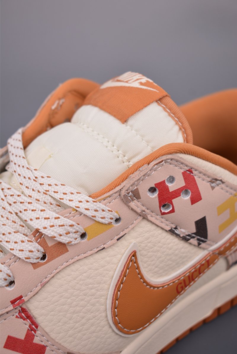 Nike SB Dunk Low 'Gucci' view