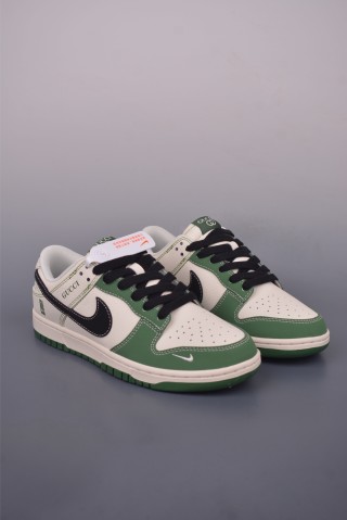 Nike SB Dunk Low 'Gucci' view 1