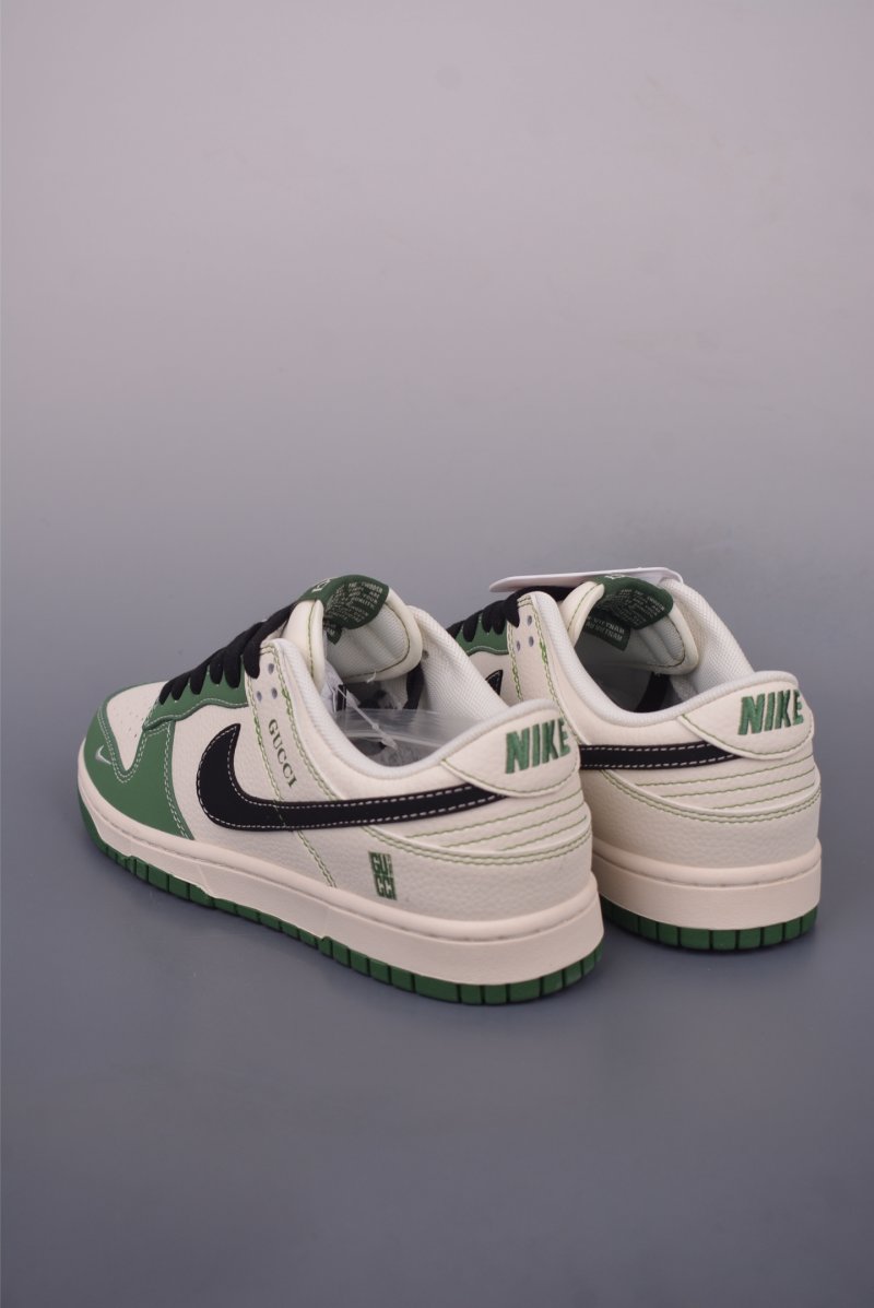 Nike SB Dunk Low 'Gucci' view