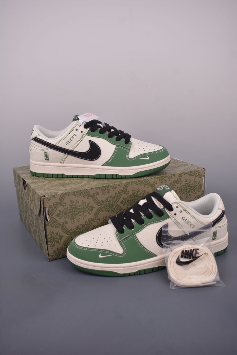 Nike SB Dunk Low 'Gucci' view