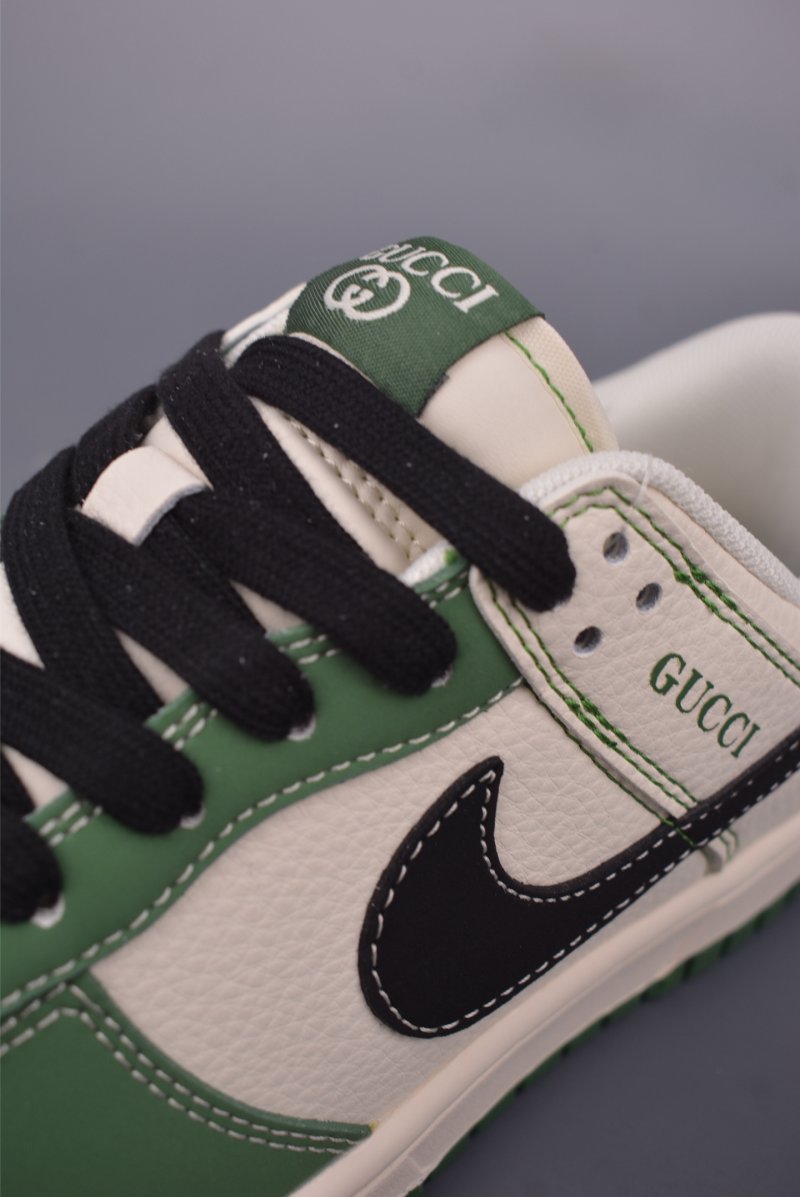 Nike SB Dunk Low 'Gucci' view