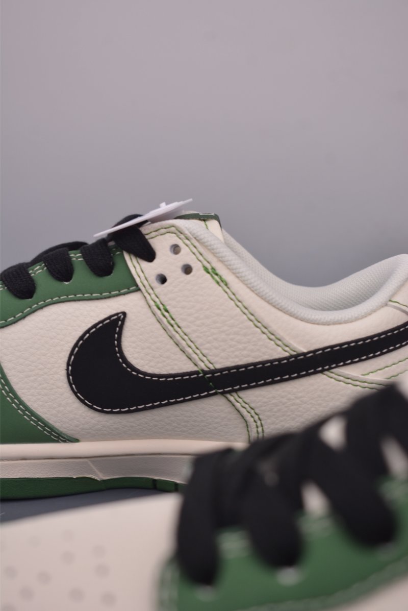 Nike SB Dunk Low 'Gucci' view