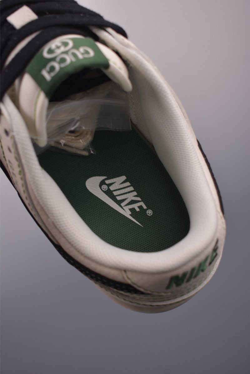 Nike SB Dunk Low 'Gucci' view
