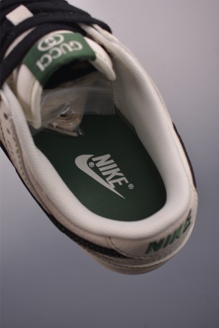 Nike SB Dunk Low 'Gucci' view 9