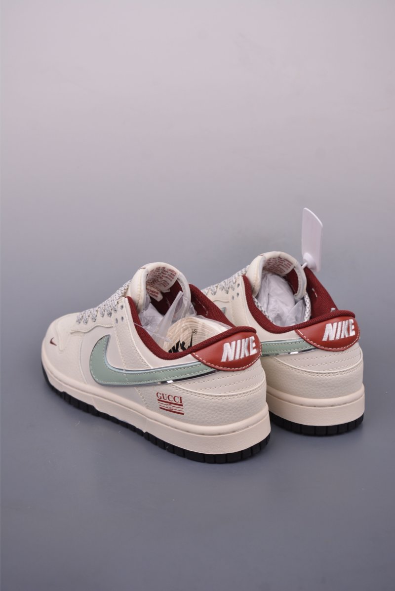 Nike SB Dunk Low 'Gucci' view